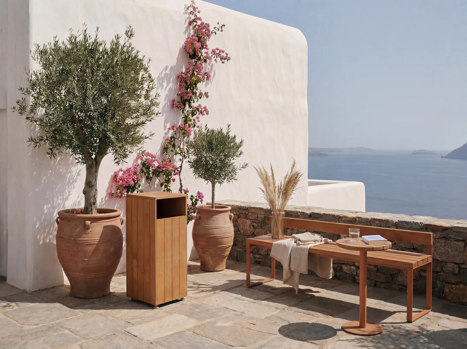 Molyto bin and bench in matching finish